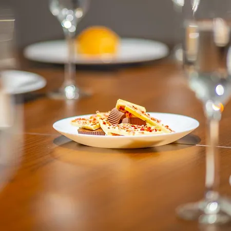 Pool Table Heaven, Workstation, 4k Tv, Netflix Leipzig