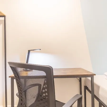 Pool Table Heaven, Workstation, 4k Tv, Netflix Apartment Leipzig