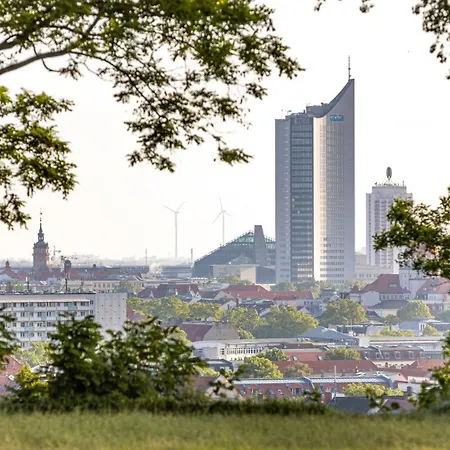 Pool Table Heaven, Workstation, 4k Tv, Netflix