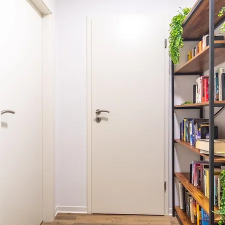 Pool Table Heaven, Workstation, 4k Tv, Netflix Leipzig